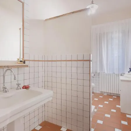 Villa Ginestraio 14, Emma
