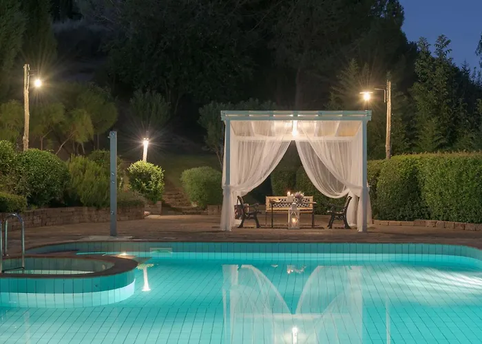 Ginestraio 14, Emma Βίλα